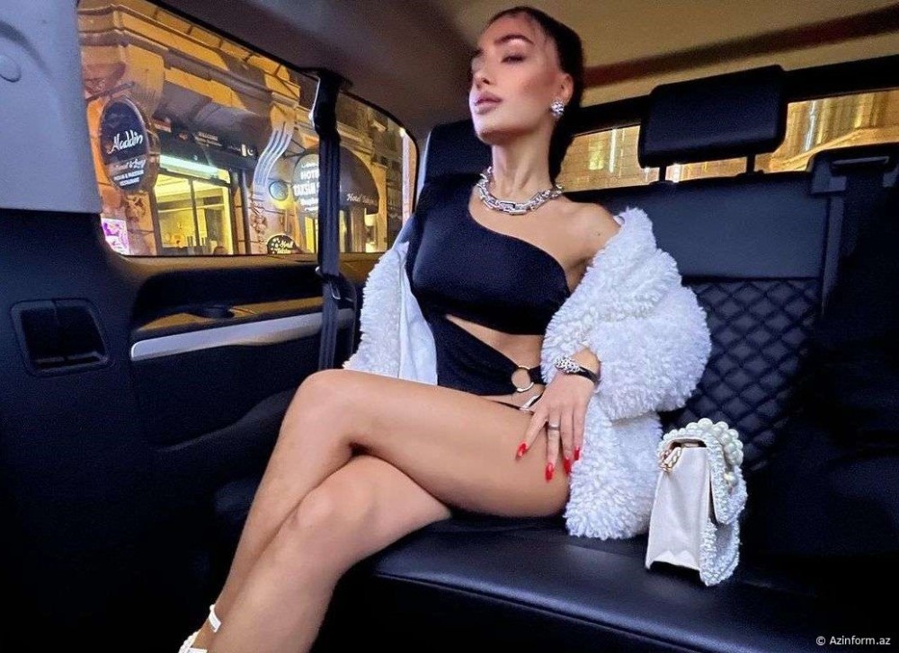 Səmra Rəhimli açıq-saçıq fotoları ilədiqqət çəkdi - FOTO